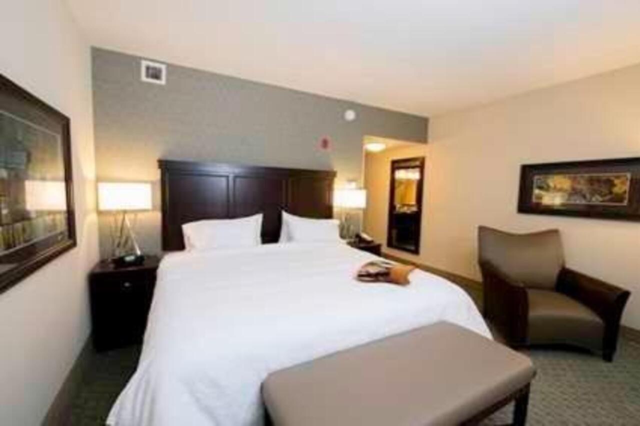 Hampton Inn & Suites Bismarck Northwest Exteriör bild
