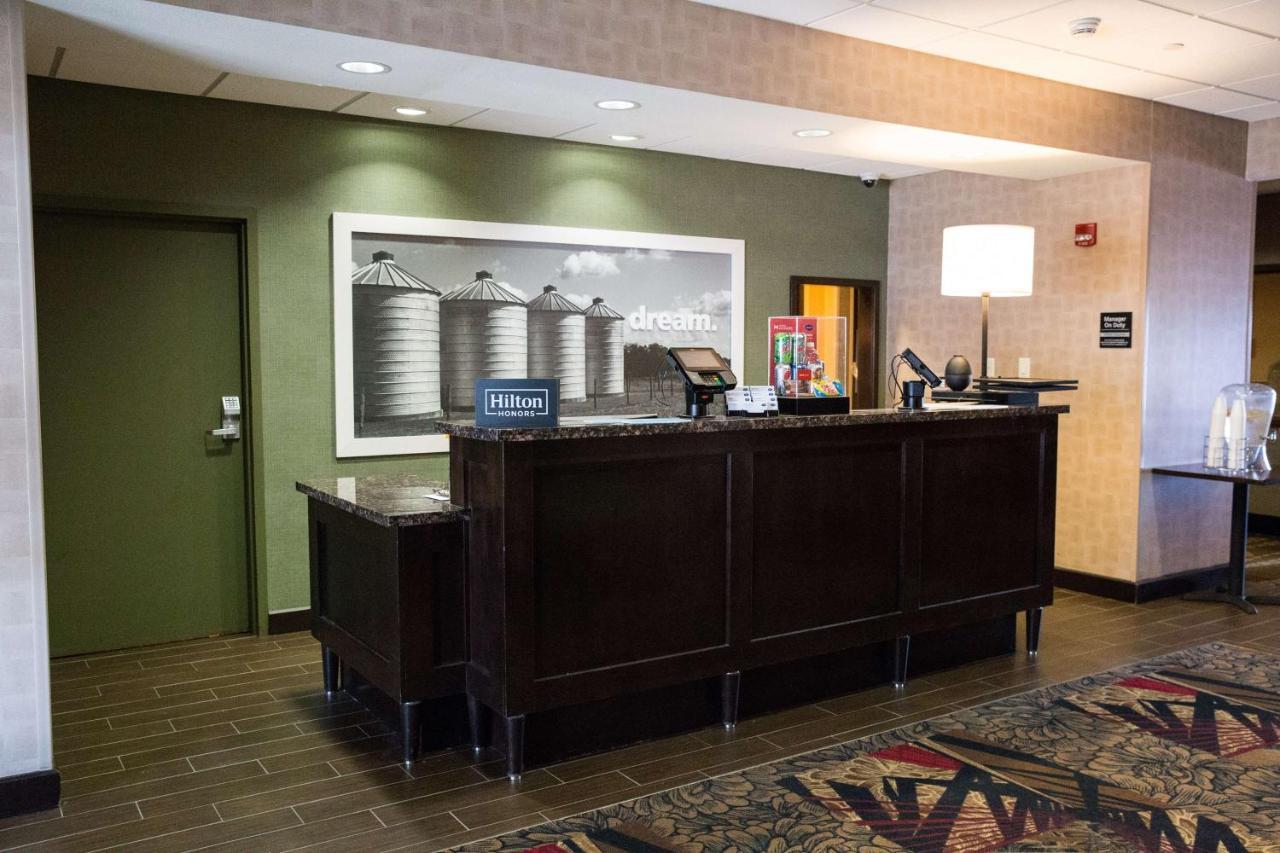 Hampton Inn & Suites Bismarck Northwest Exteriör bild