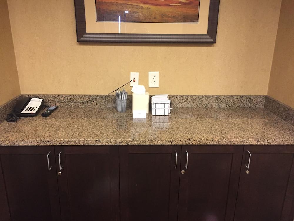 Hampton Inn & Suites Bismarck Northwest Exteriör bild