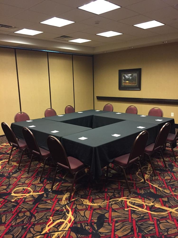 Hampton Inn & Suites Bismarck Northwest Exteriör bild
