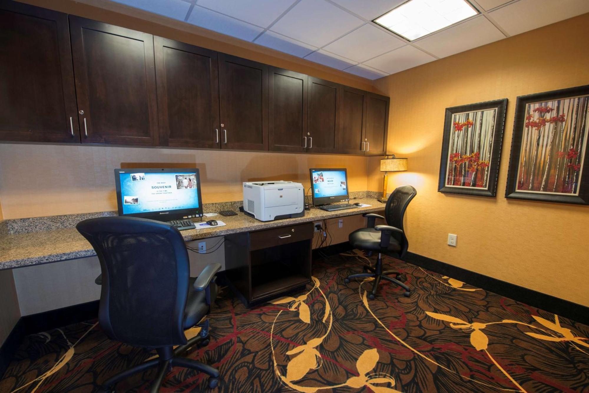 Hampton Inn & Suites Bismarck Northwest Exteriör bild
