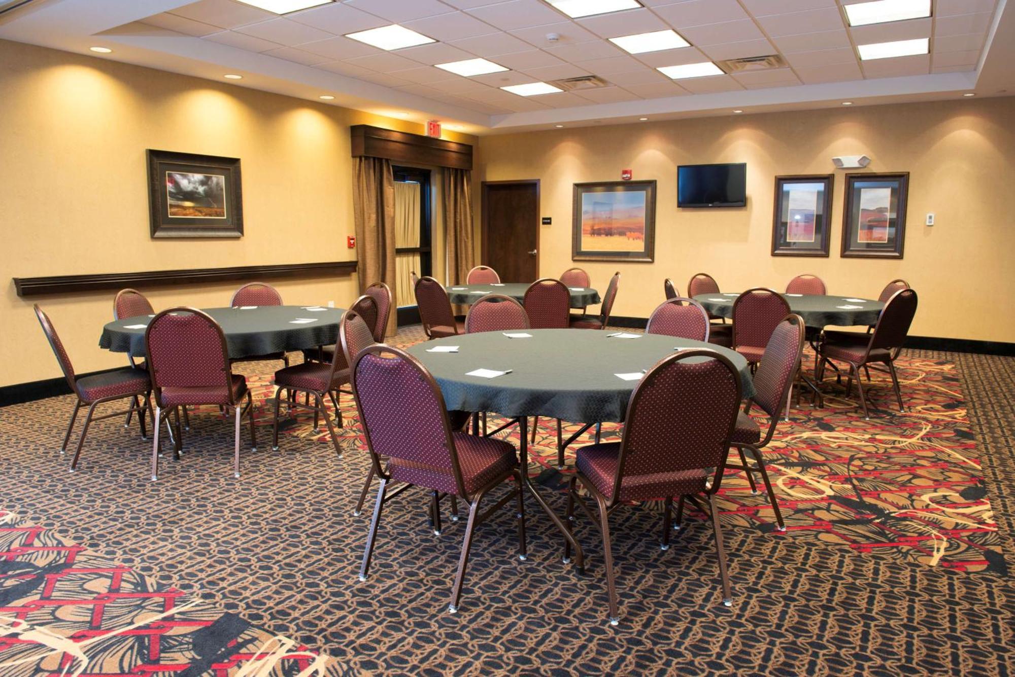 Hampton Inn & Suites Bismarck Northwest Exteriör bild