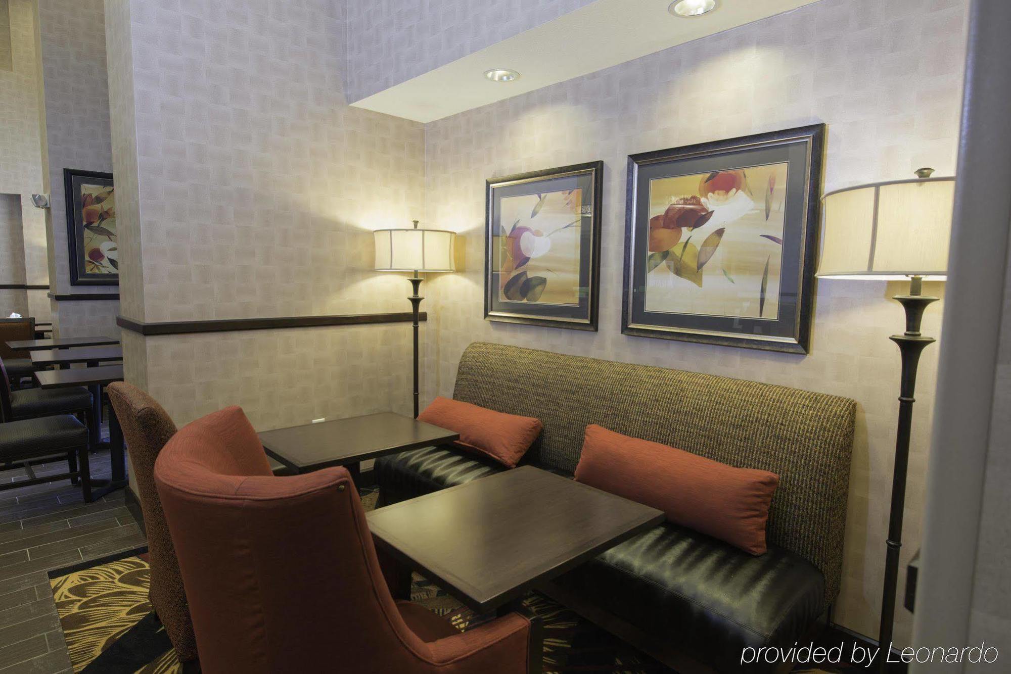 Hampton Inn & Suites Bismarck Northwest Exteriör bild
