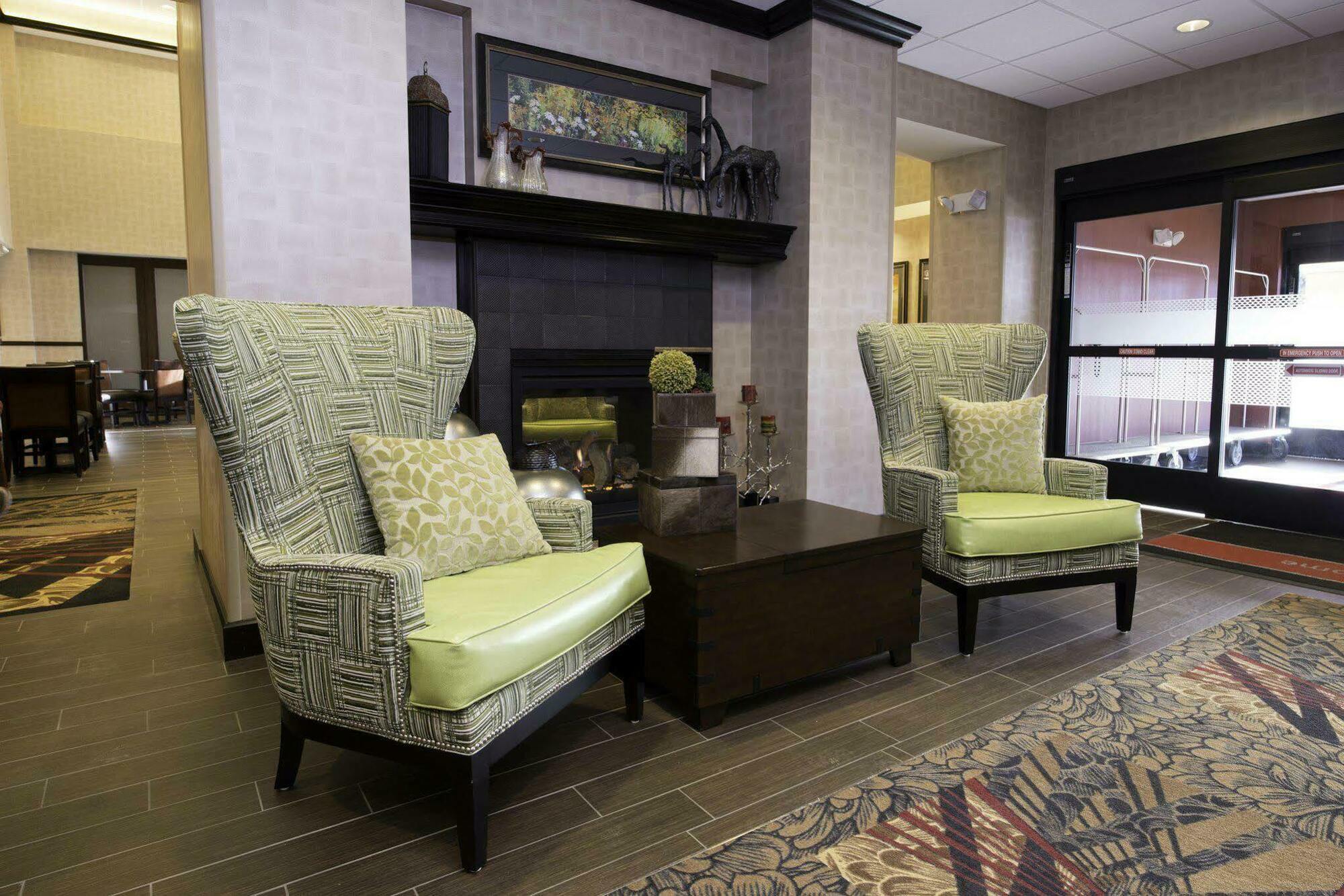 Hampton Inn & Suites Bismarck Northwest Exteriör bild