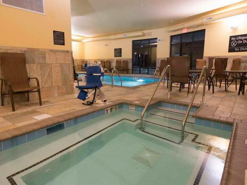Hampton Inn & Suites Bismarck Northwest Exteriör bild